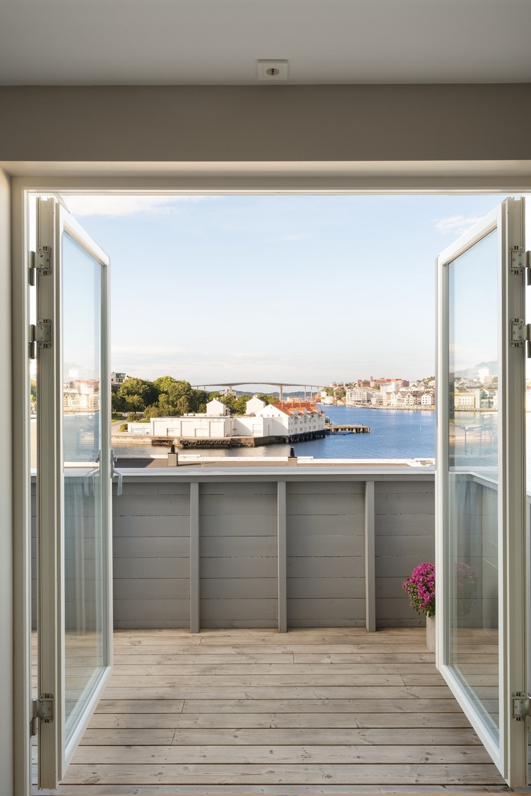 Med åpne dører får man nesten utsikten inn i leiligheten! Galleribilde