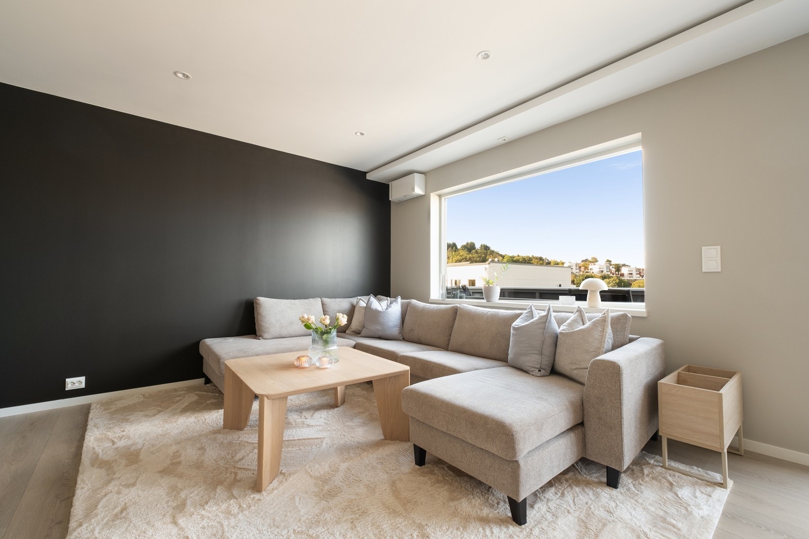 Leiligheten ble omfattende oppusset i 21/22 og har gjennomgående god standard. Galleribilde