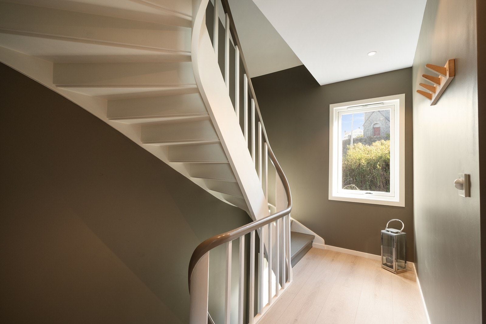 Felles trappeoppgang. Galleribilde