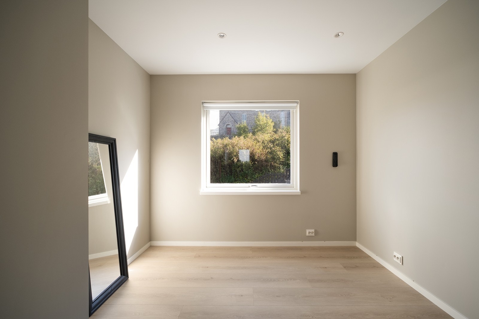 Soverom 2 med downlighst i tak. Galleribilde