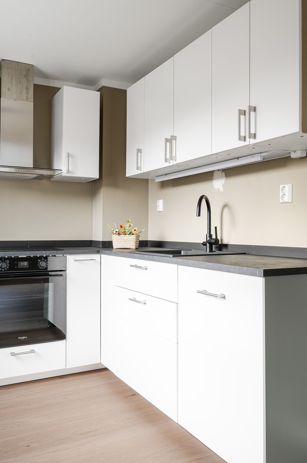 Lys og fint kjøkken. Galleribilde