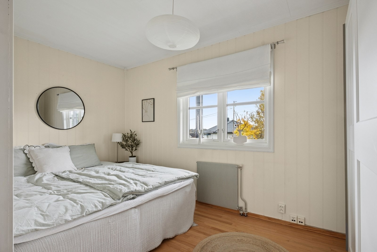 Soverom 2 er også av god størrelse, og du får enkelt plass til dobbeltseng og diverse møblement. Galleribilde