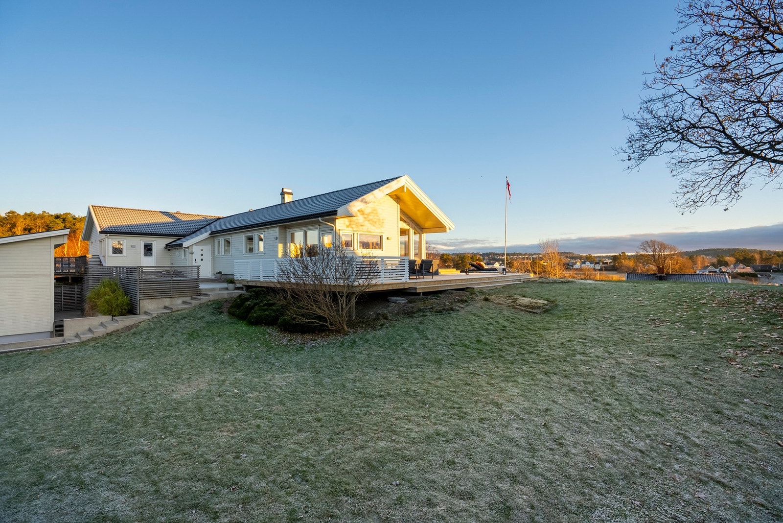 Stor barnevennlig hage, et paradis å vokse opp her for de minste Galleribilde