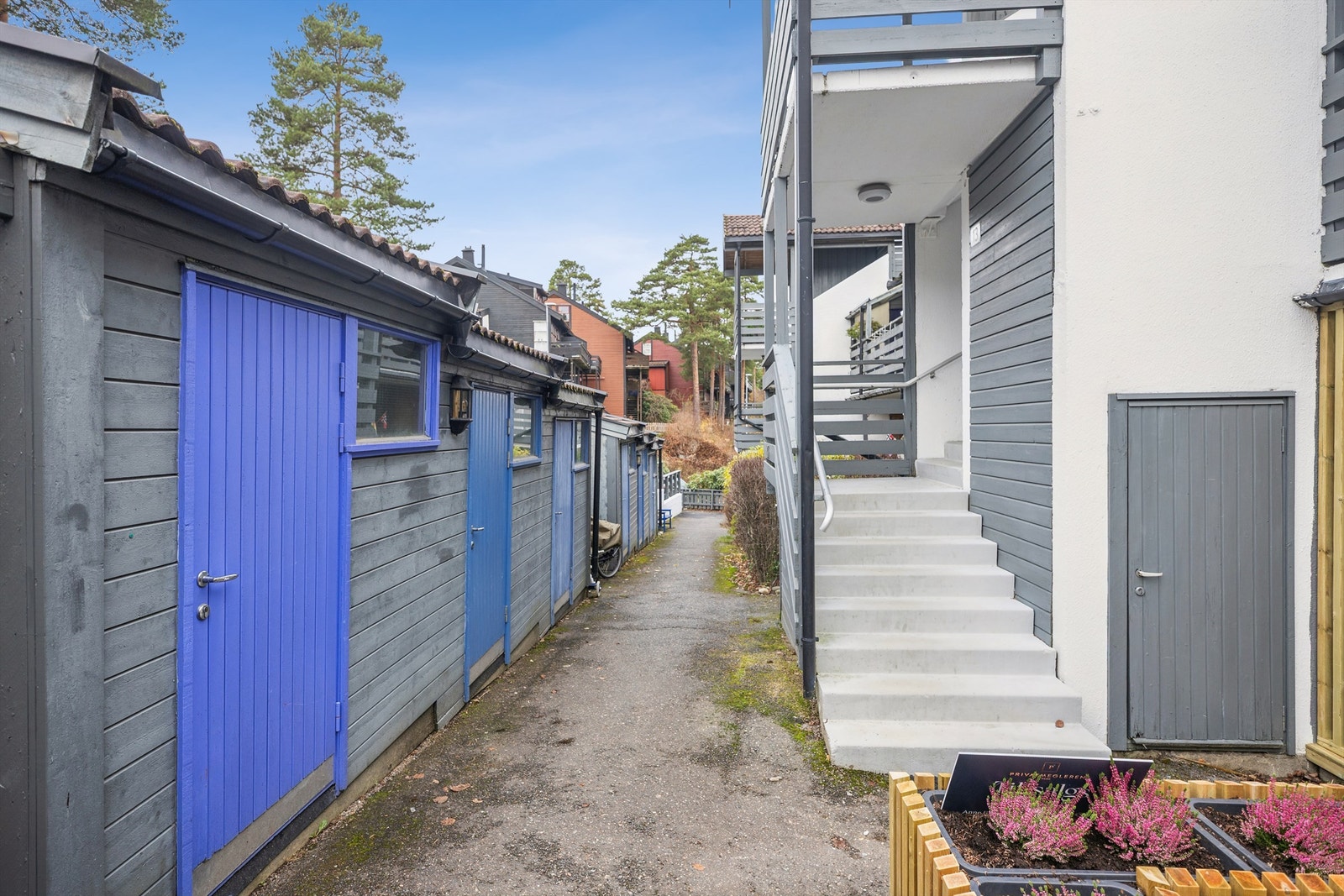 Leiligheten disponerer en utebod på 2 kvm samt en innvendig bod på ca. 3 kvm. Galleribilde