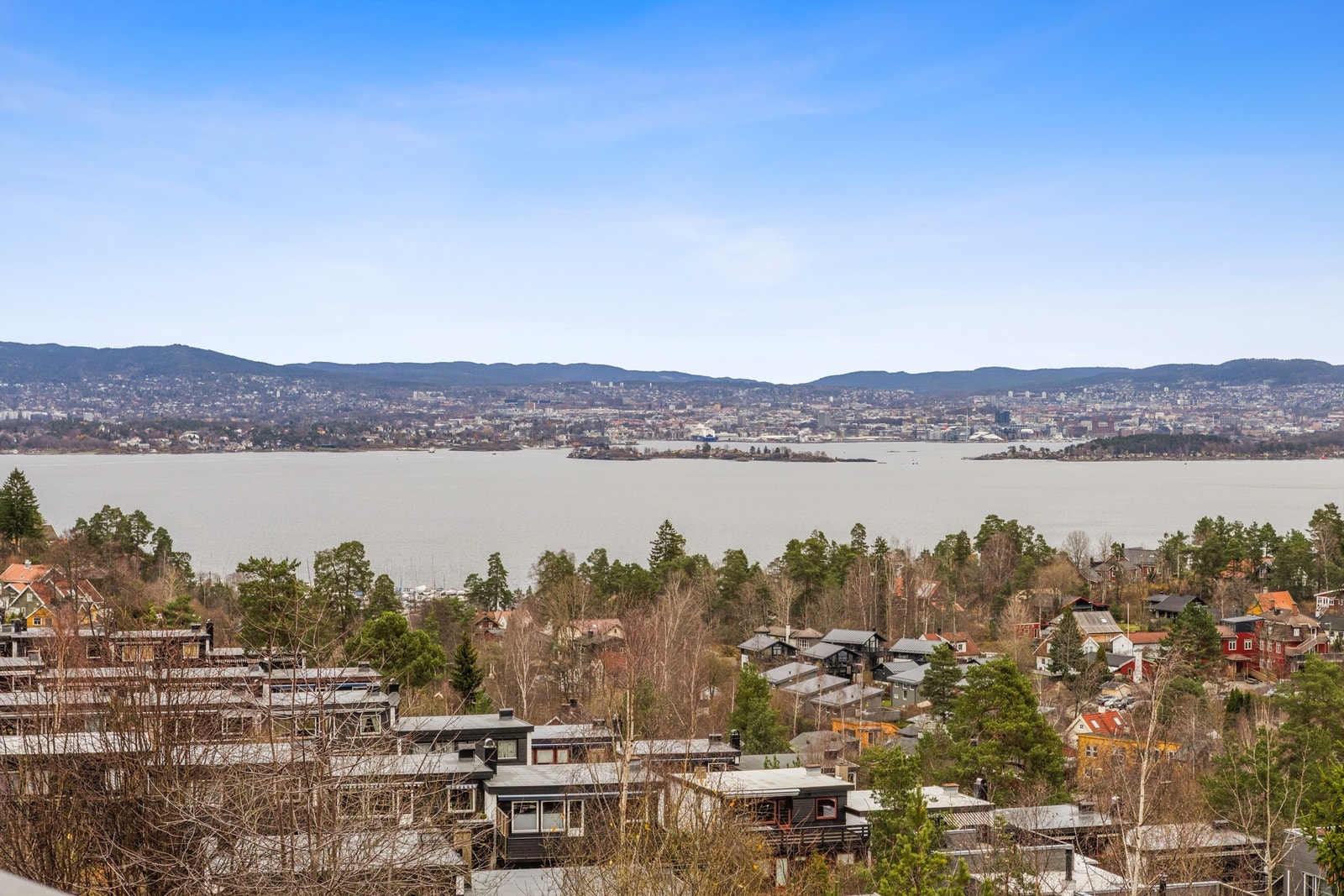 Fantastisk utsikt over Nesodden, Oslofjorden og hele veien inn til Oslo by. Galleribilde