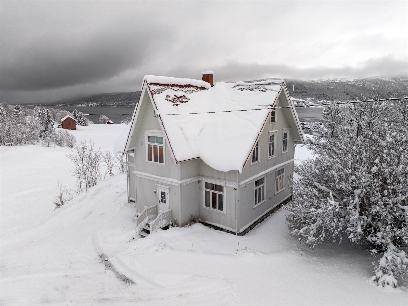 Her bor du omgitt av vakker natur med turmuligheter kun noen få skritt unna. Galleribilde