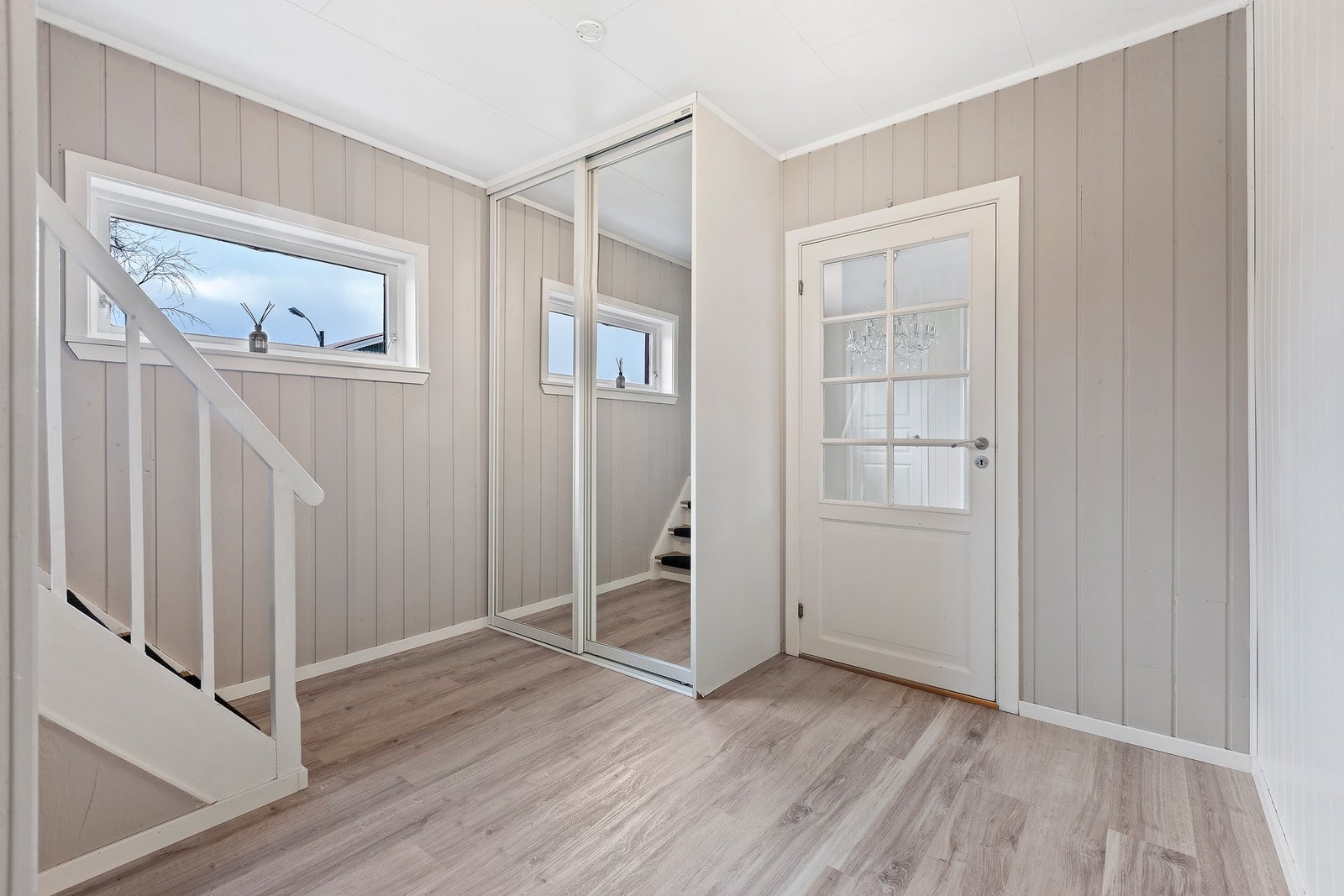 Videre kommer vi inn til gang. Galleribilde