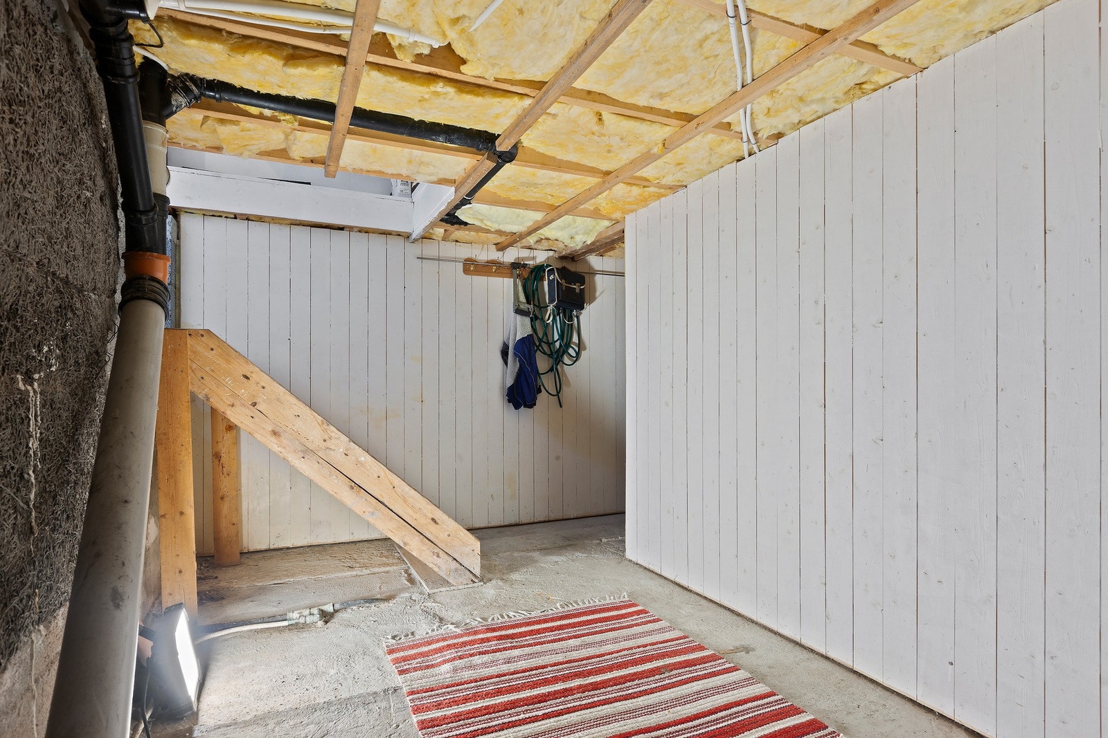 Trappnedgang til kjeller. Galleribilde