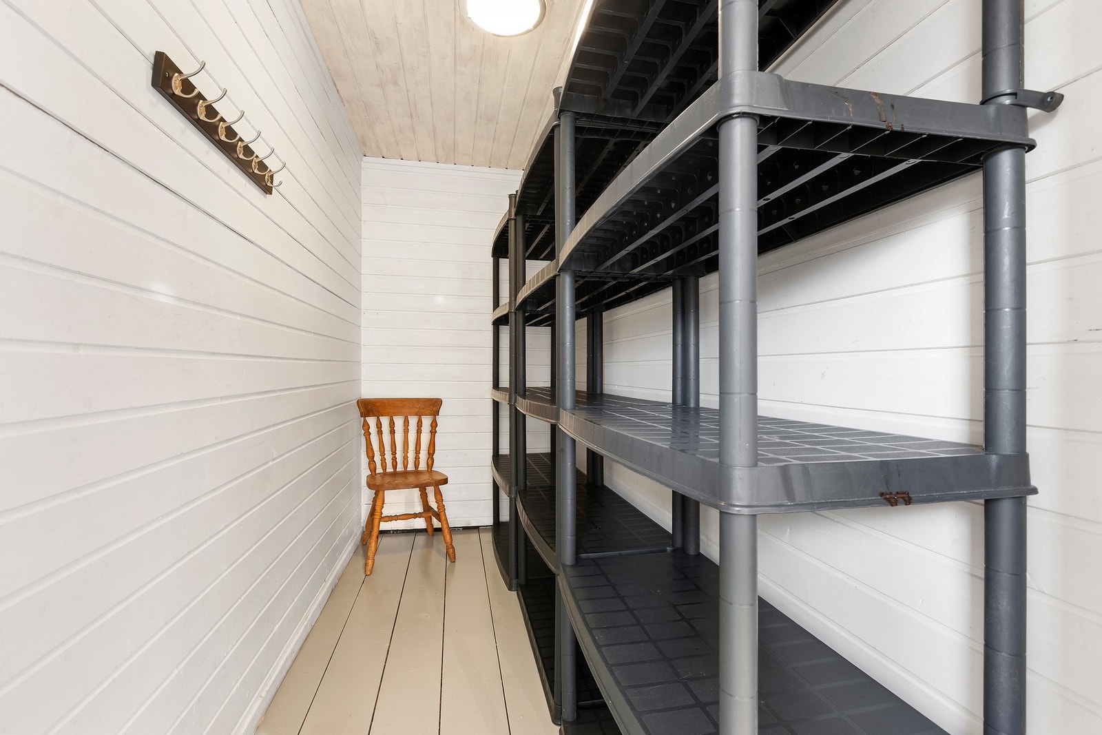 Praktisk adkomst til bod fra gang for enkel lagring. Galleribilde