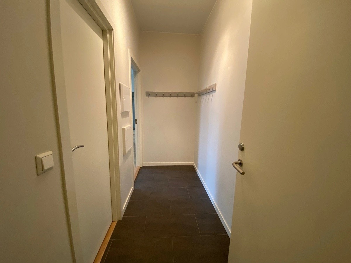 Flislagt gang Galleribilde