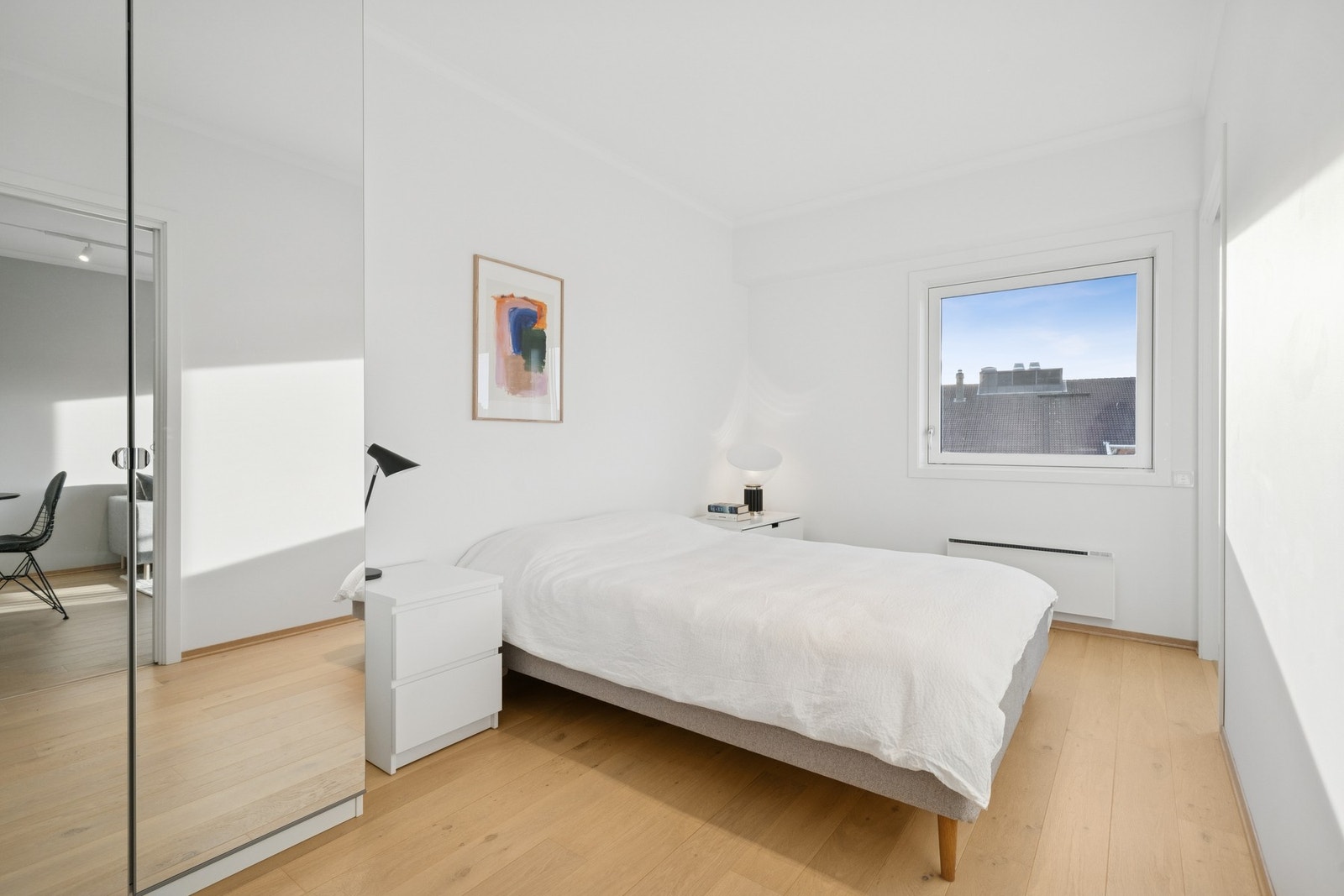 Det er fine lysforhold og god plass til soveromsmøblement etter smak og behov. Galleribilde