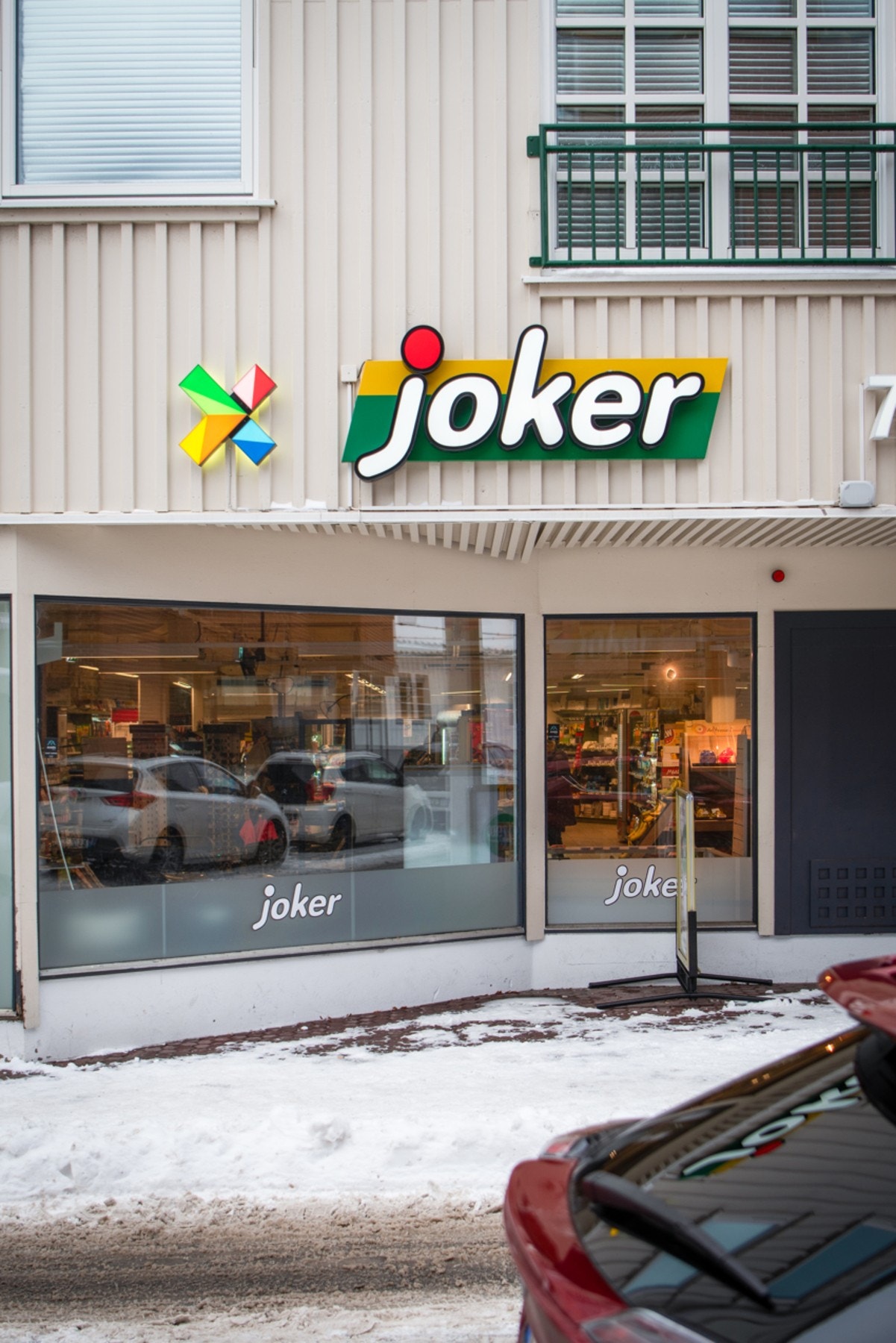 Dagligvarehandel ligger på Aagaards plass- rett utenfor døren. Galleribilde