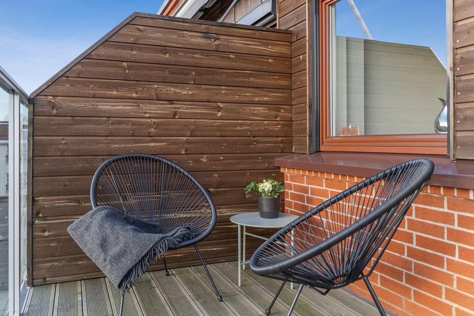 For øvrig er den passe stor til et par godstoler og et bord. Galleribilde