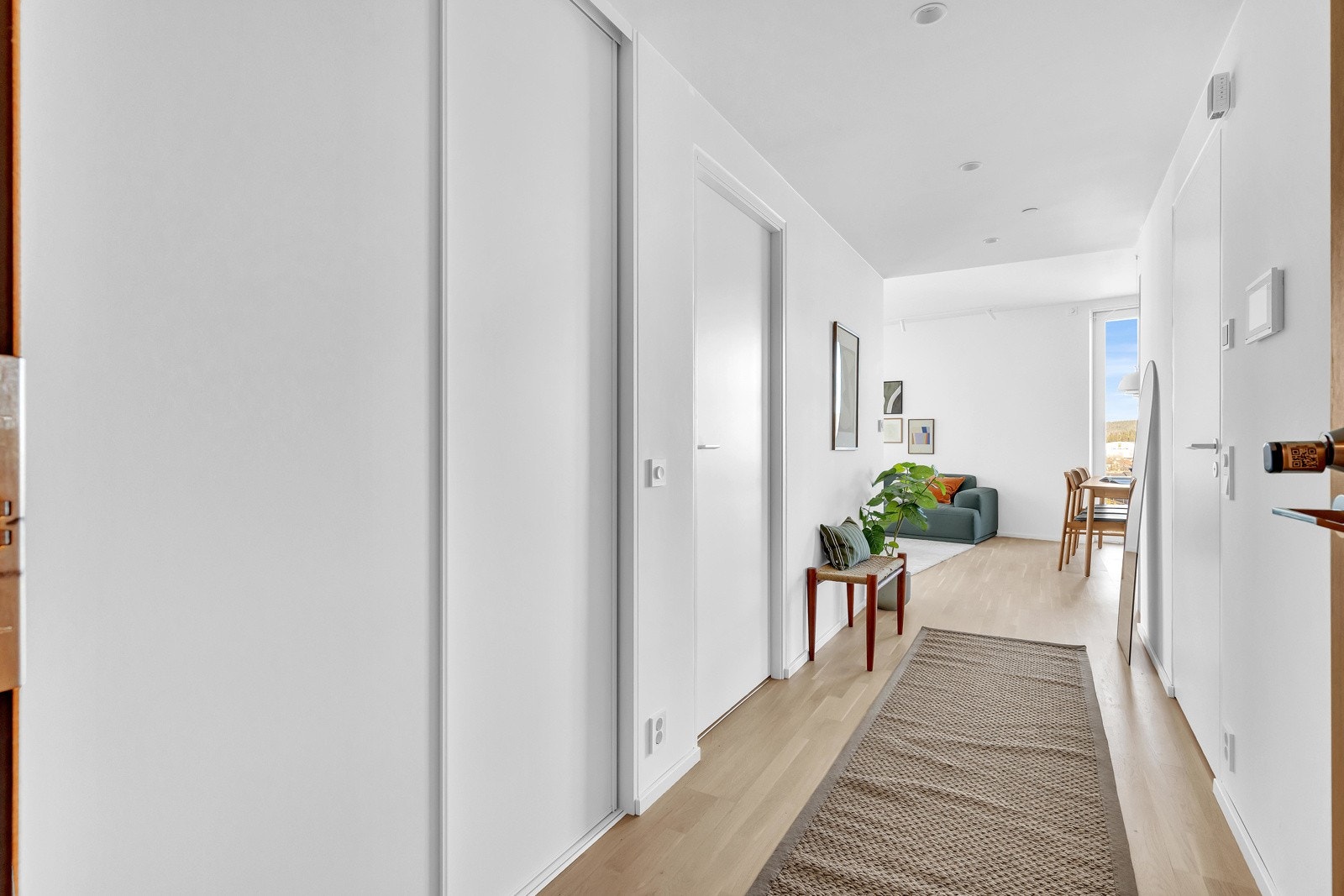 Entré/gang med skyvedørsgarderobe Galleribilde