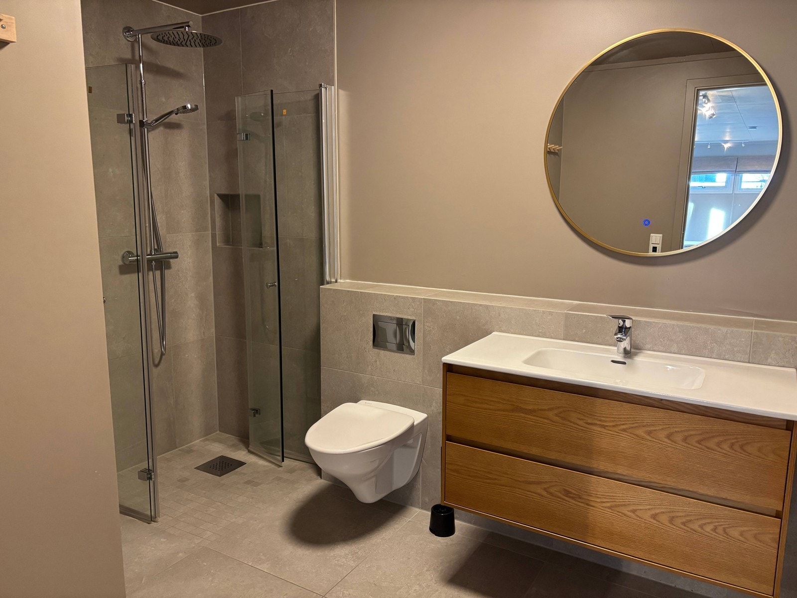 Moderne baderom. Galleribilde