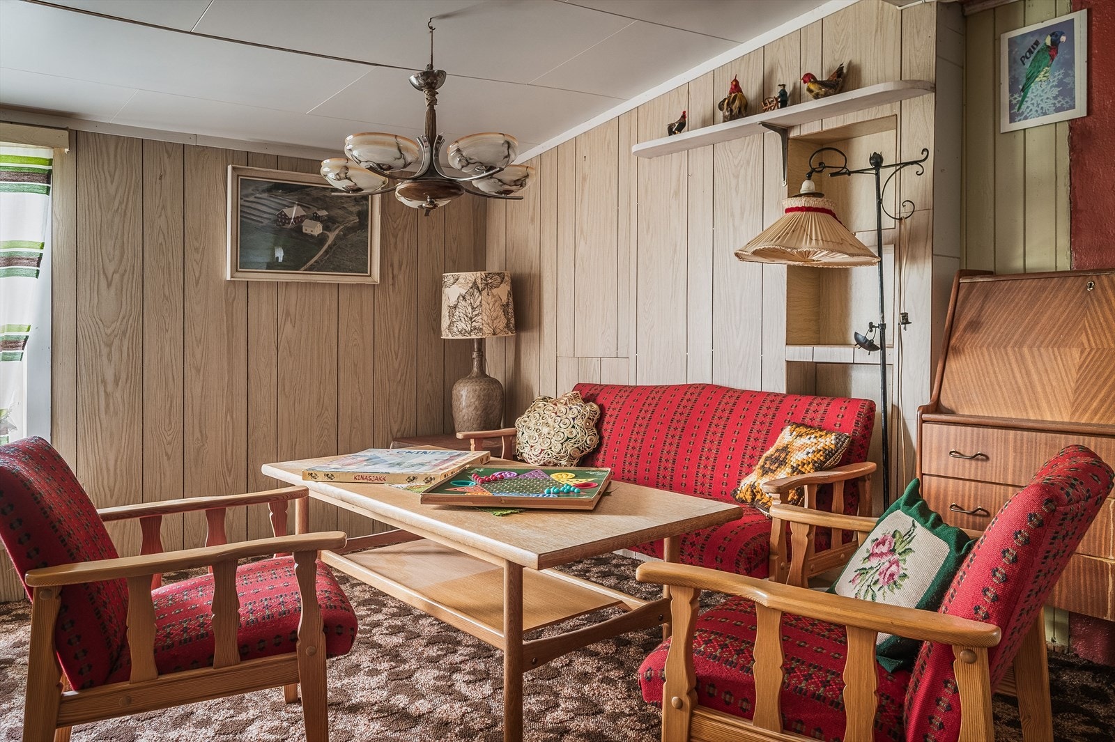 I stuen er det god plass til flere ulike sittegrupper. Galleribilde