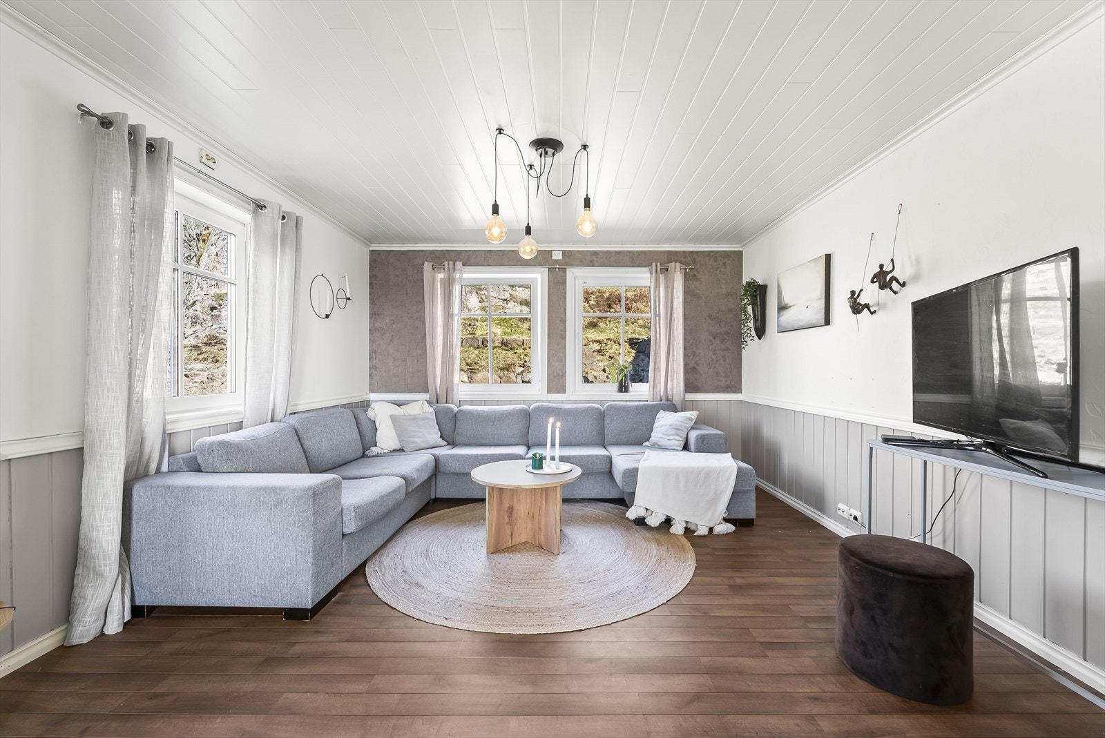 Del av stuen som er innredet med en tv-krok. Galleribilde