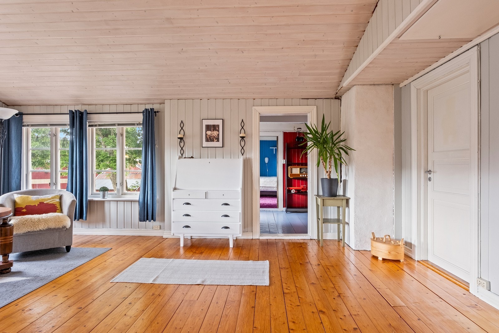 Loftstuen er lys og romslig. Galleribilde