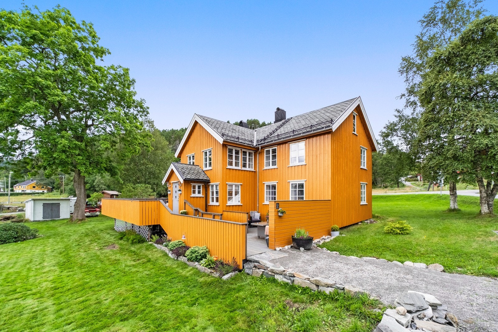 Aktiv Eiendomsmegling v/ Maria A. Klinge ønsker velkommen til Gamle Kvalvågvei 1! Foto: André T. Ormset-Parades Galleribilde