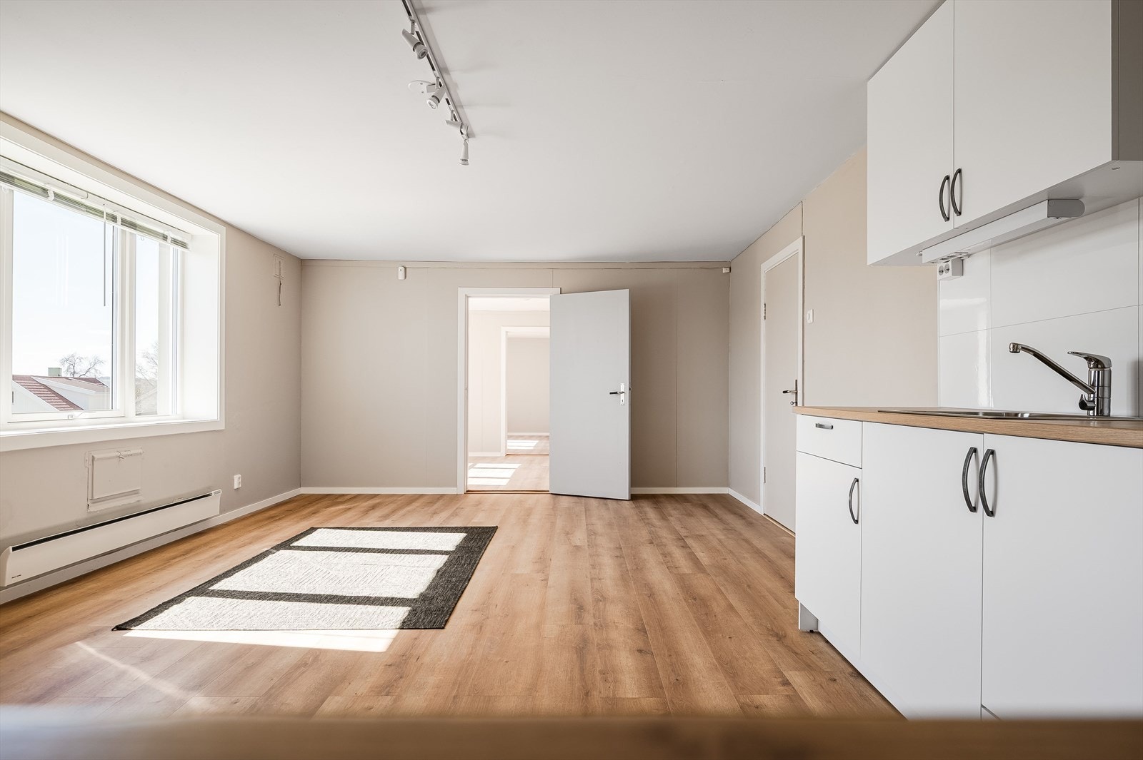 Kjøkkenet i underetasjen. Galleribilde