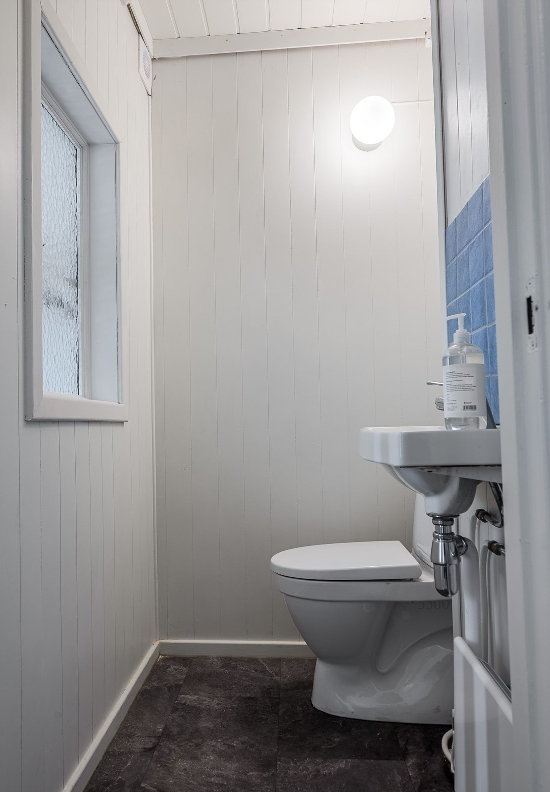 Toalettrom. Galleribilde