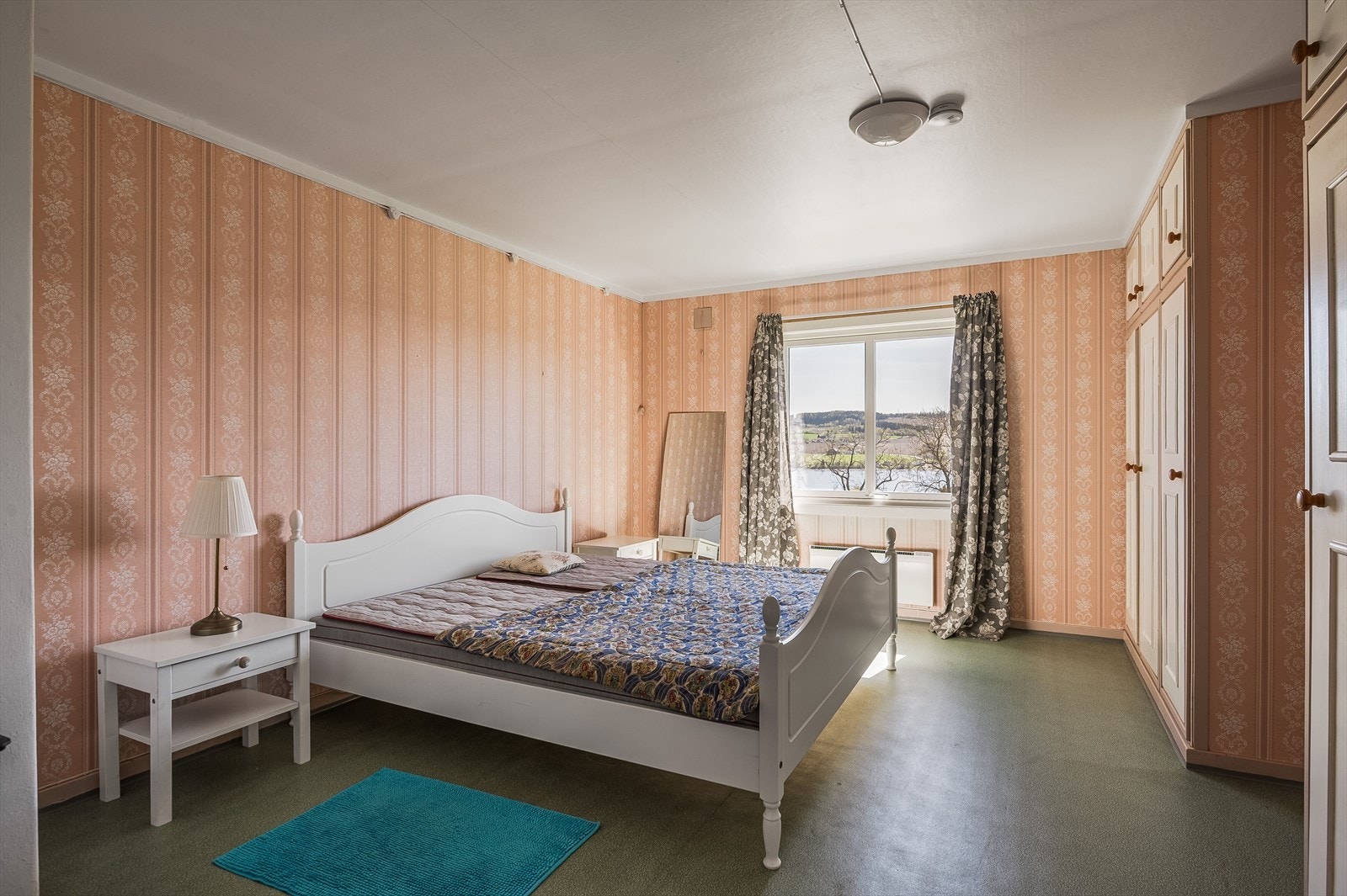 Soverom 4 med mye skapplass. Galleribilde