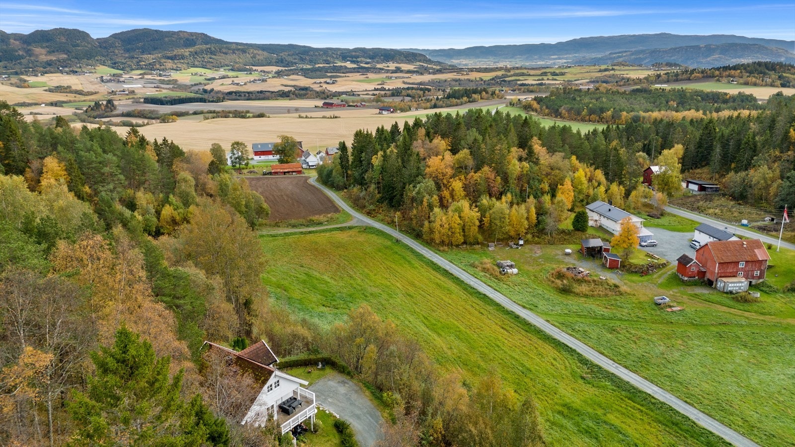 Byneset Golfklubb ligger bare 5 minutters kjøring fra boligen og tilbyr både 9- og 18-hulls golfbane i naturskjønne omgivelser. Galleribilde