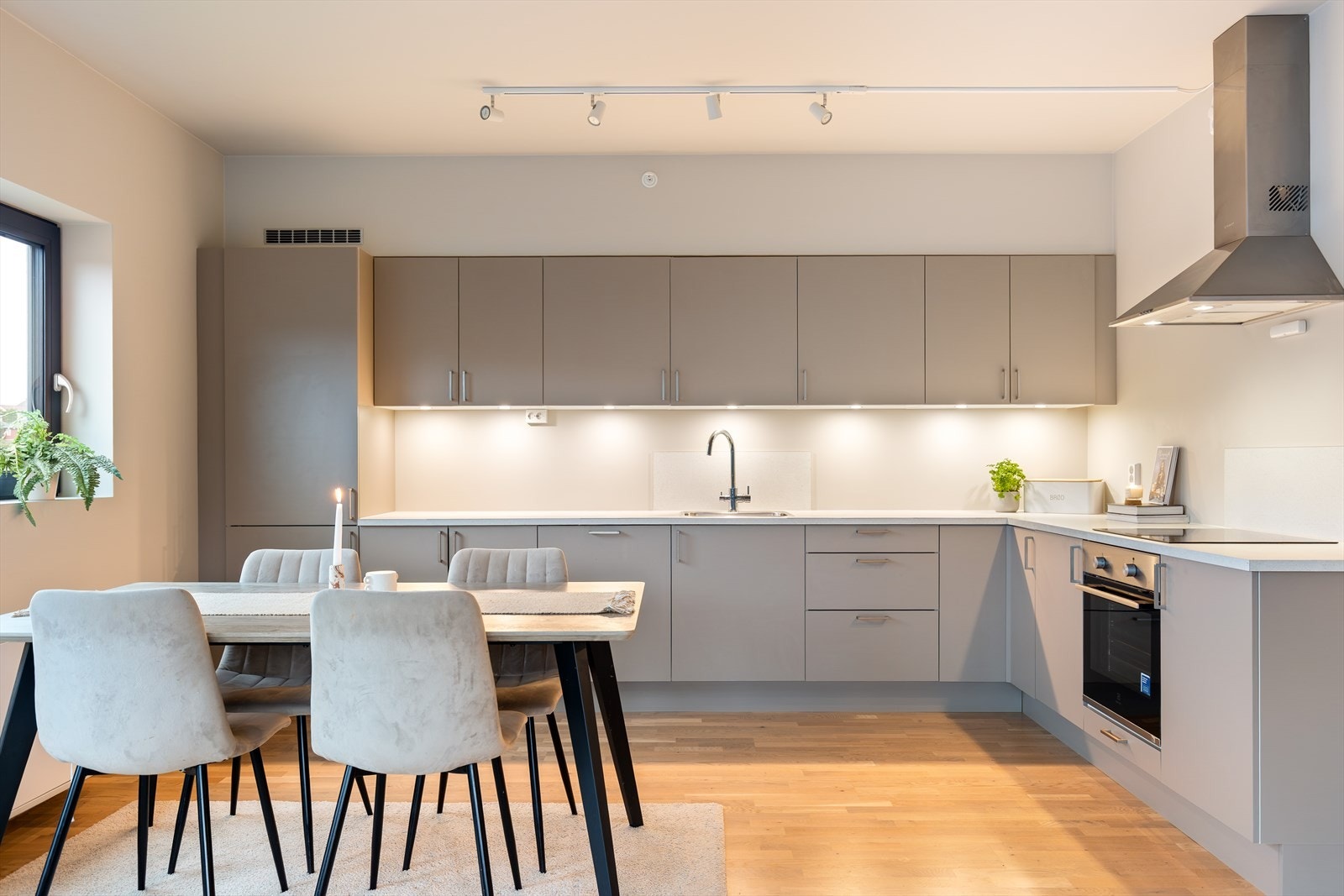 DNB Eiendom v/Ingvild Tvedt har gleden av å presentere Trettemyrvegen 12! Galleribilde