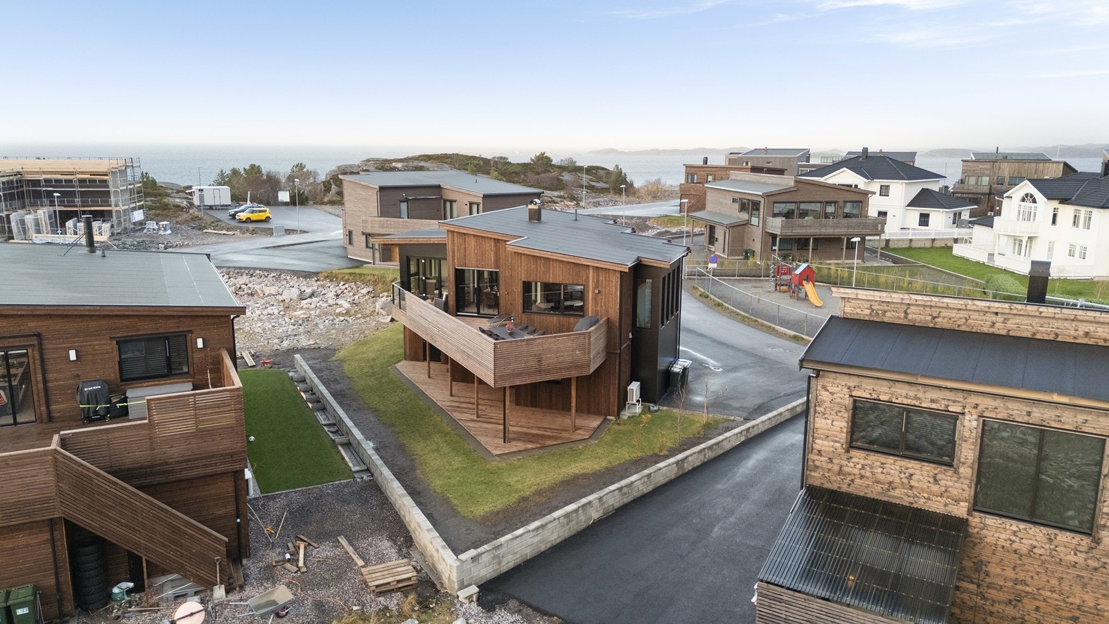 Terrasse med Møre Royal rekkverk gir et helhetlig uttrykk. Galleribilde