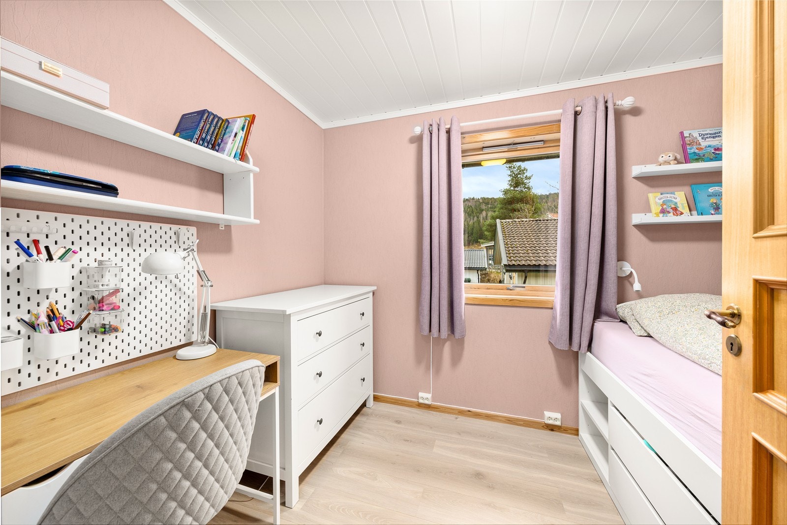 Soverom 3 - Rommet blir i dag benyttet som barnerom. Galleribilde