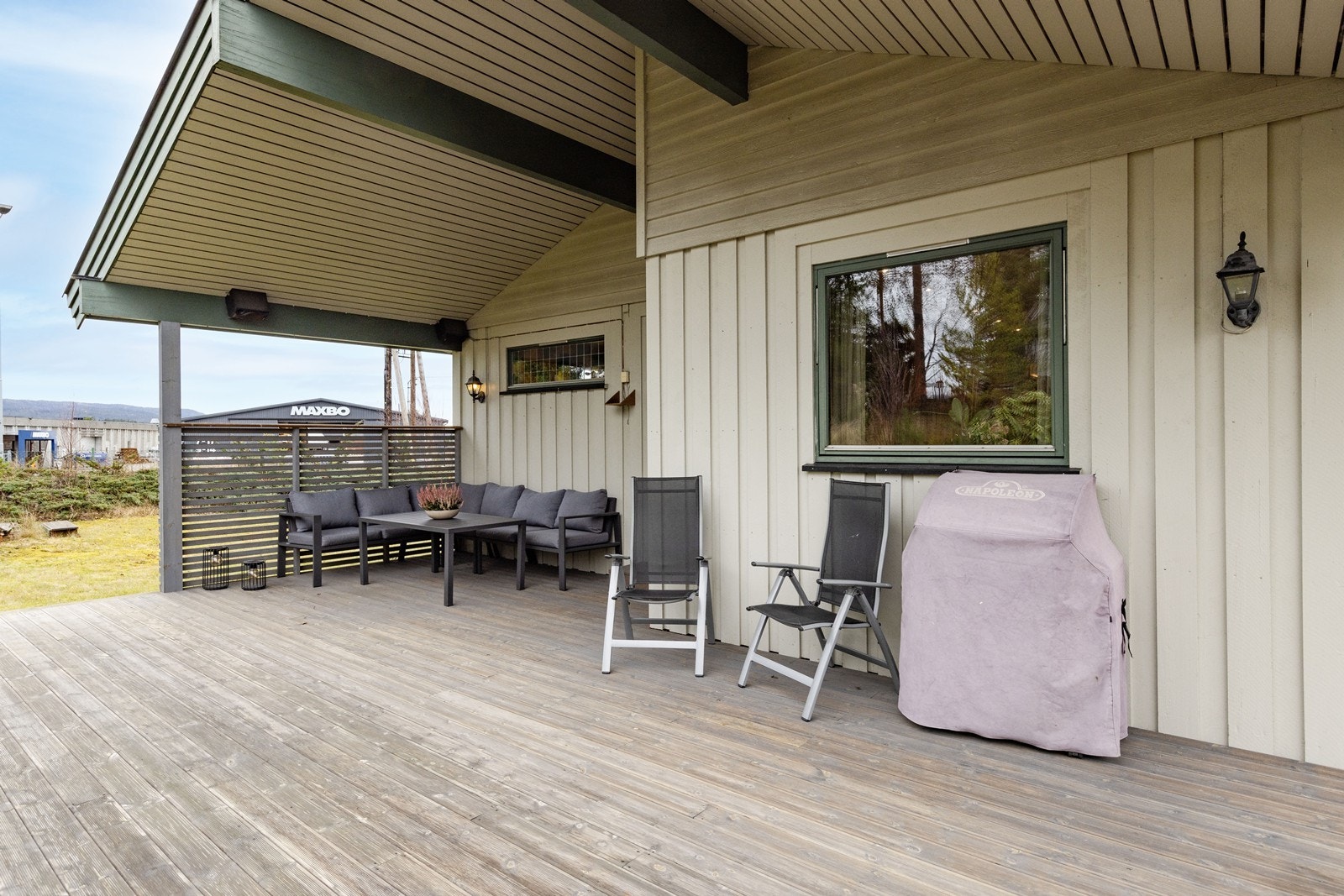 Her er det god plass til hyggelige soner, samt direkte adkomst til hagen. Galleribilde