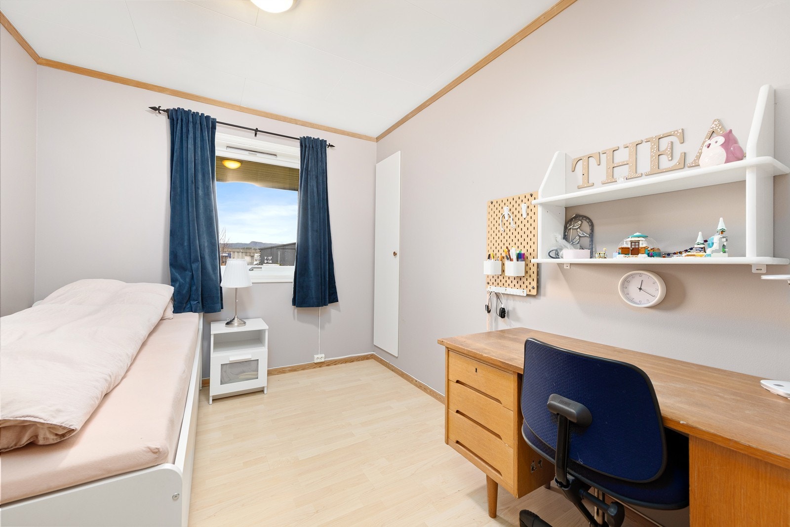 Soverom 2 - Rommet er av god størrelse med plass til ønsket møblering. Galleribilde