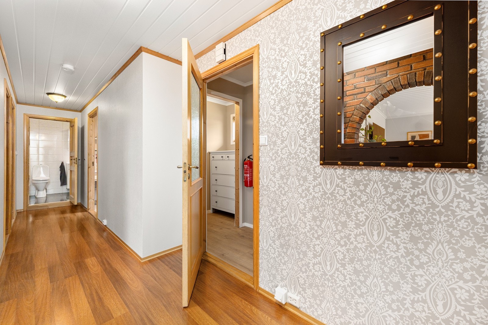 Boligen har en gjennomgående god planløsning og flyt mellom rommene. Galleribilde