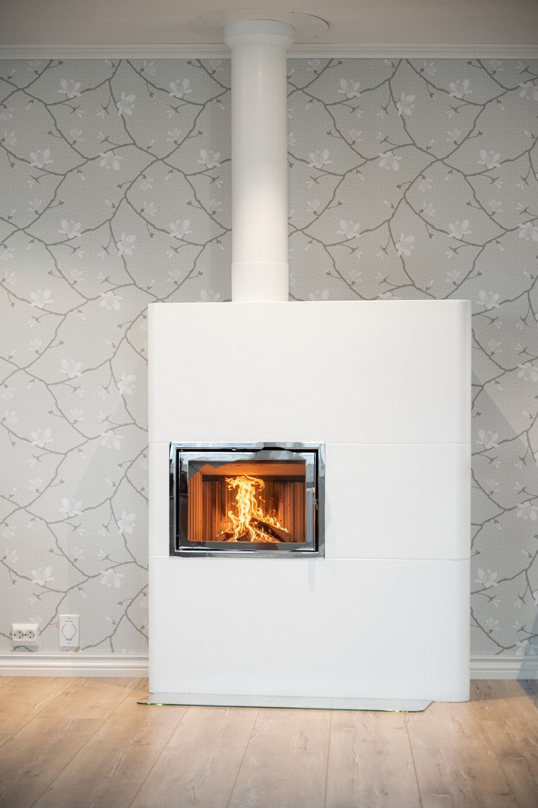 Vedovn gir effektiv oppvarming og skaper et samlingspunkt i stuen. Galleribilde