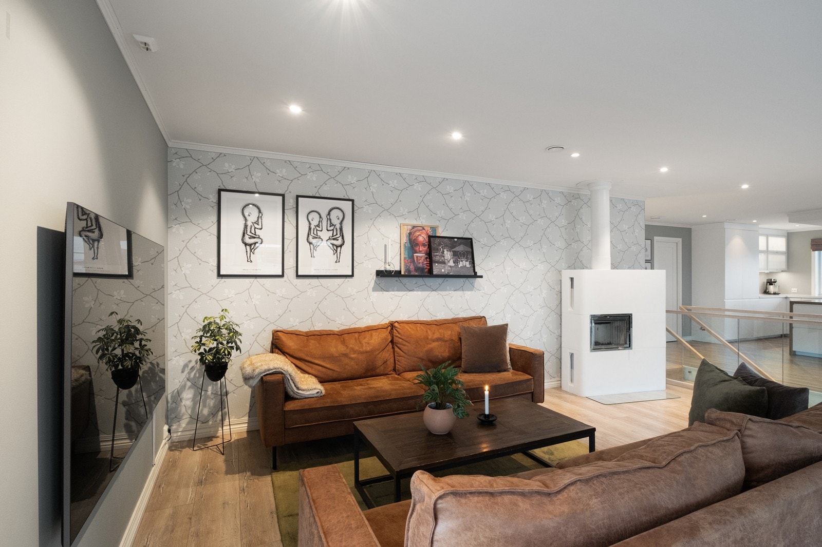 Et perfekt samlingspunkt for sosiale sammenkomster eller en rolig familiekveld foran peisen. Galleribilde