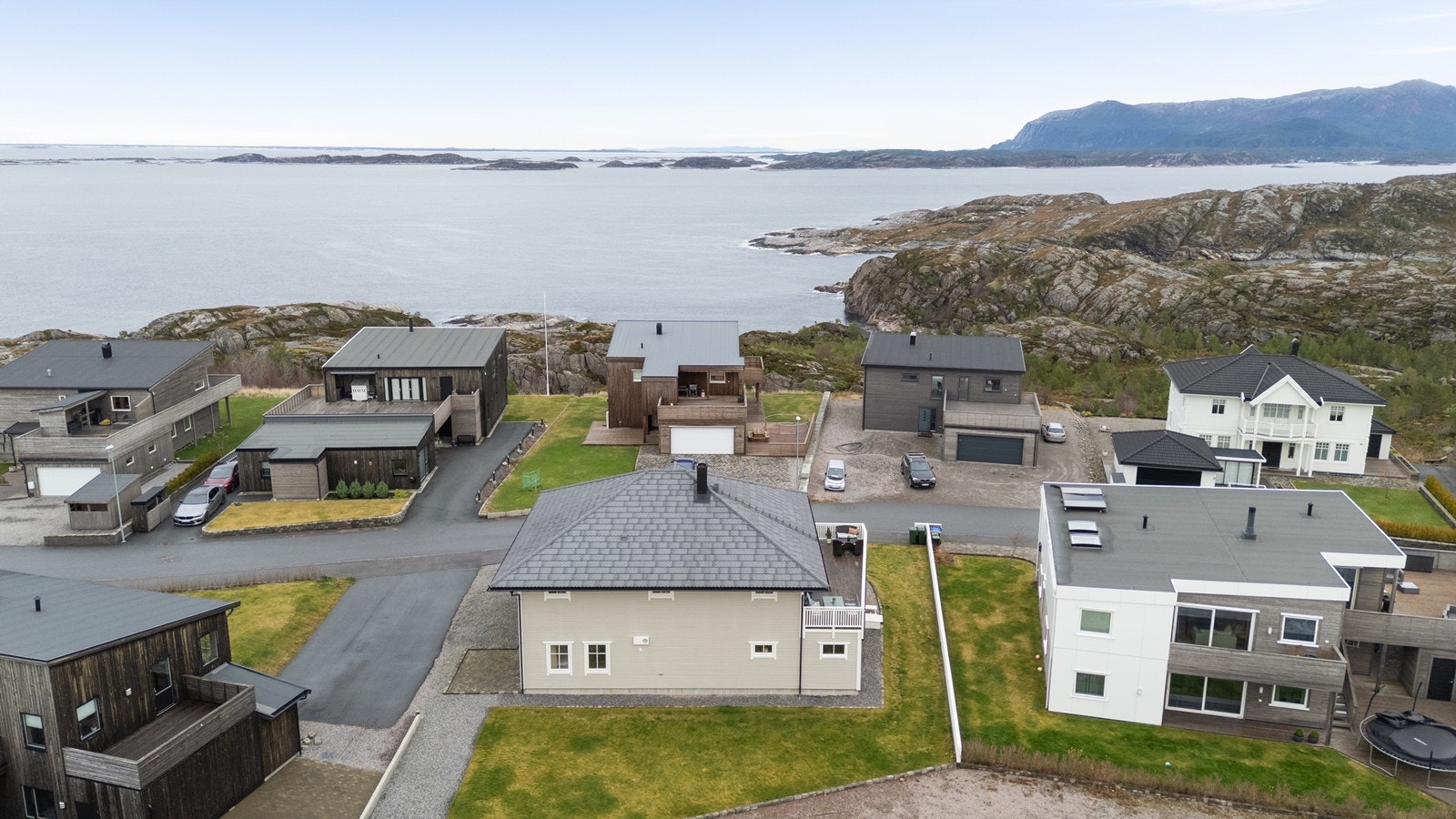 Dronefoto nordover, mot storhavet, Smøla og Tustna. Galleribilde