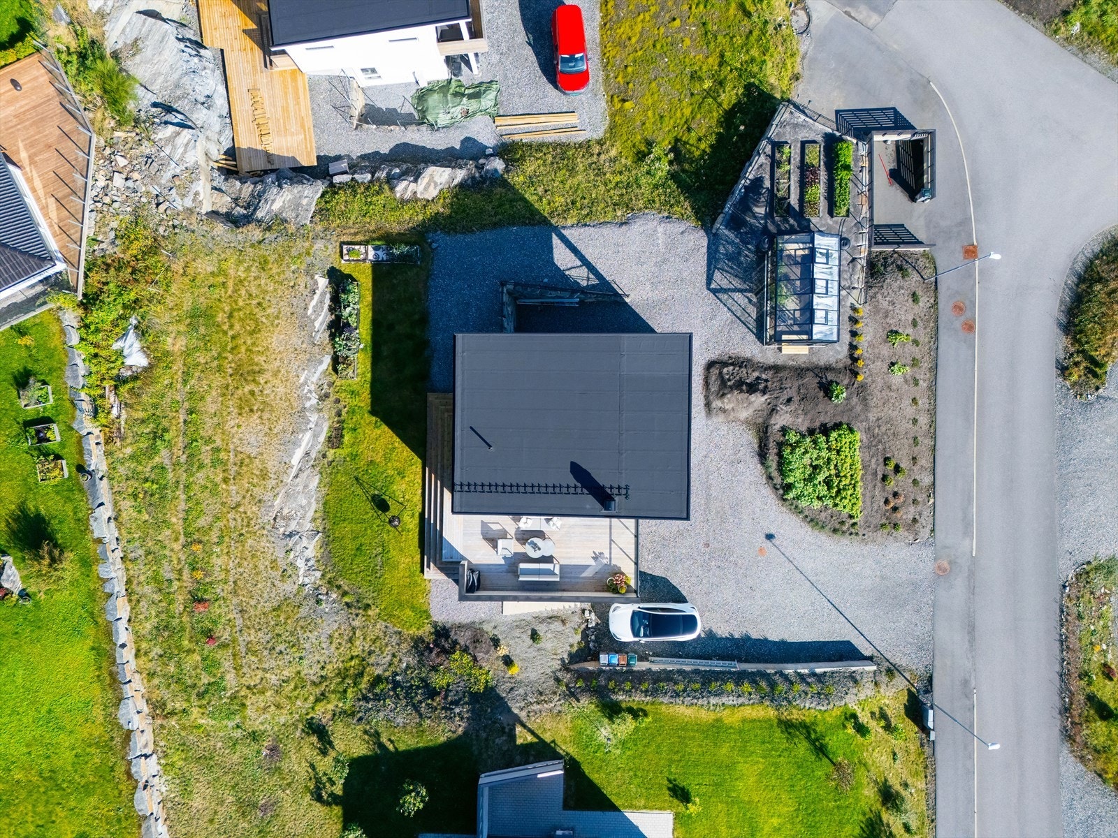 Er du glad i å dyrke egne grønnsaker, vil du elske jorden som nåværende eier allerede har tilrettelagt på utsiden Galleribilde