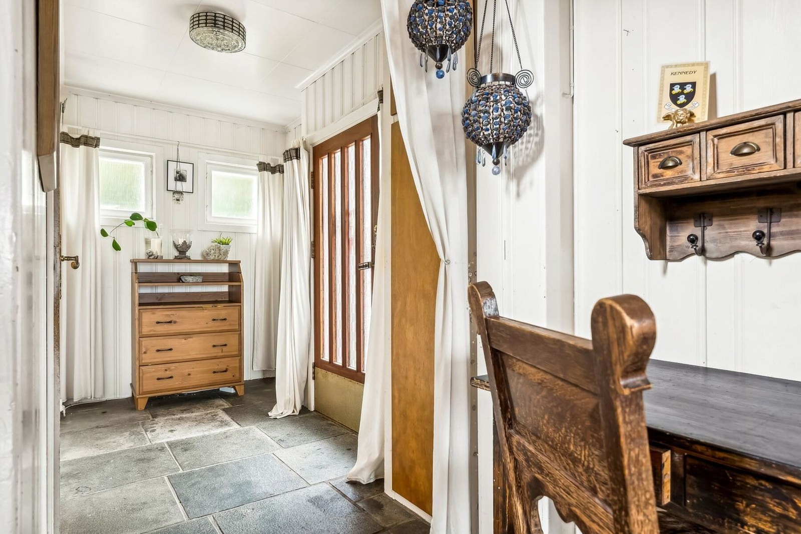 En sjarmerende enebolig over to plan. Galleribilde