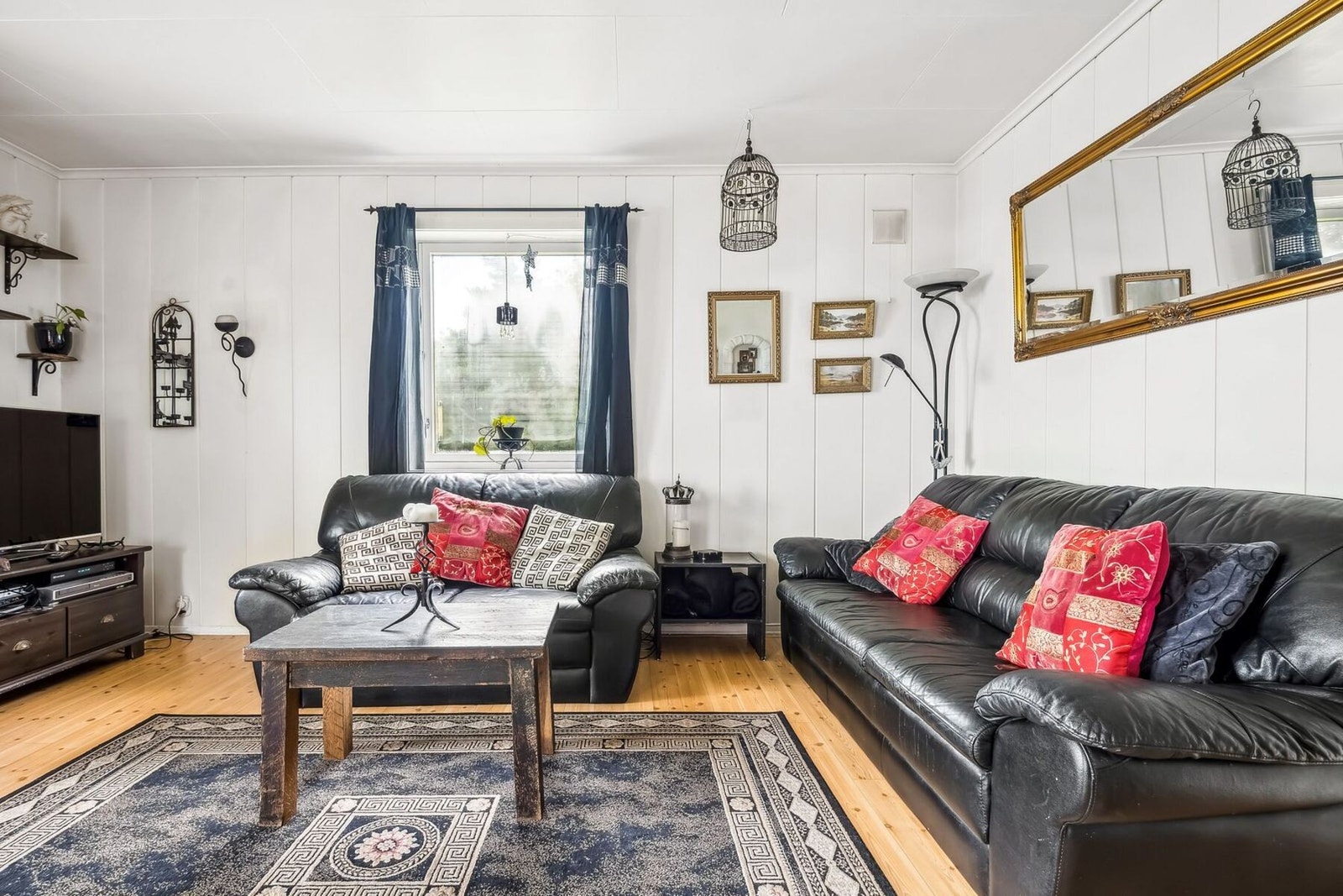 Stuen i 1. etasje blir boligens naturlige samlingspunkt. Galleribilde