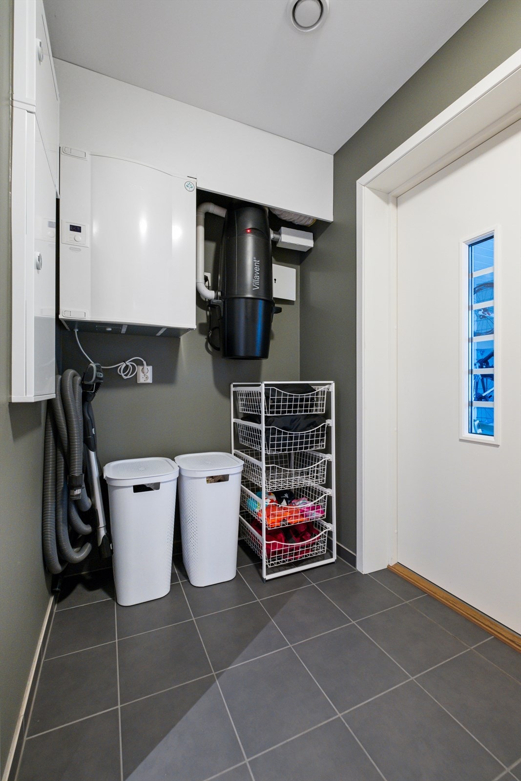 Vaskerommet har balansert ventilasjon og en sentralstøvsuger Galleribilde