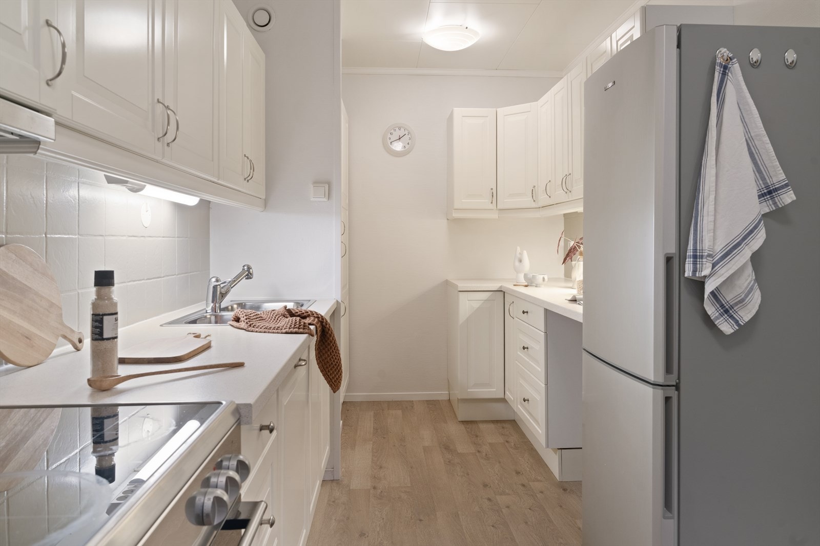 Her ligger alt til rette for å lage mat i gode omgivelser - enten det er hverdagsmiddag eller helgekos. Galleribilde