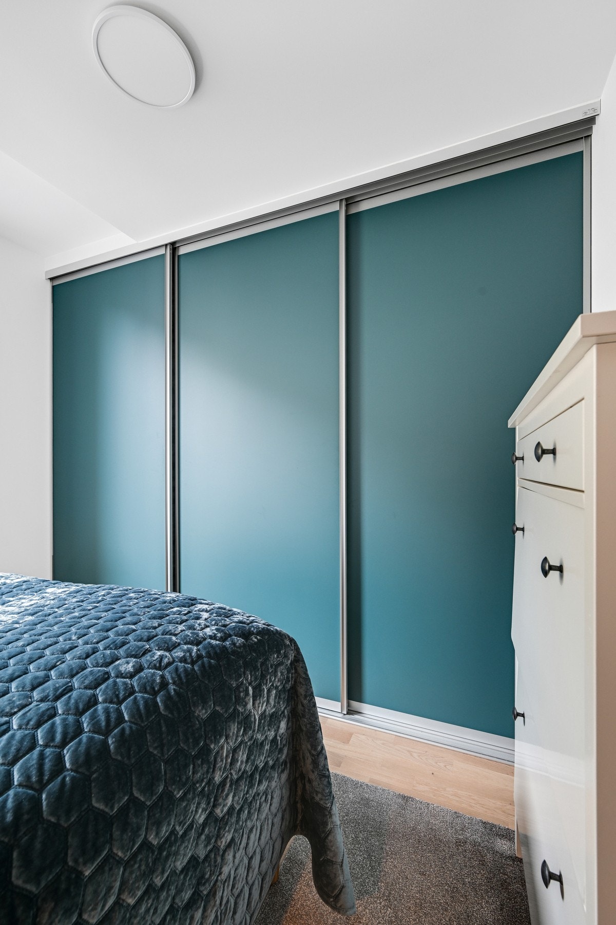 Soverom nr. 1 - her er det skyvedørsgarderobe. Galleribilde