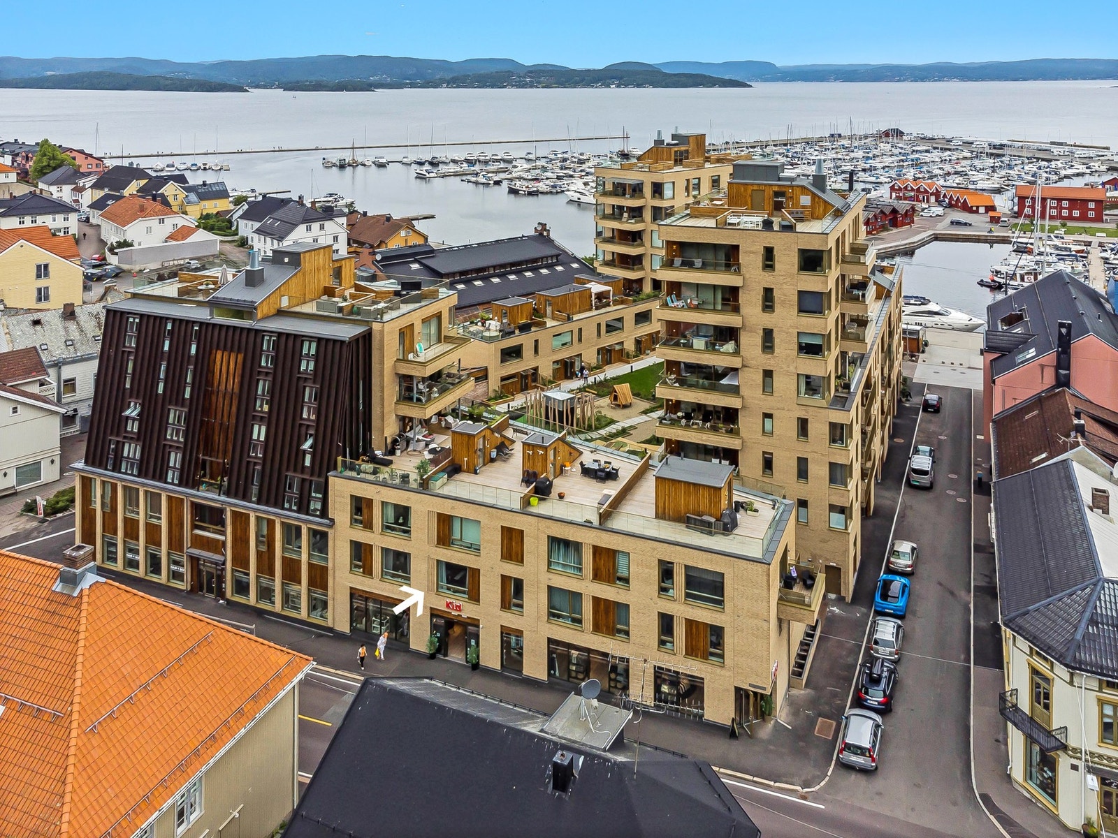 Leiligheten ligger i 2. etasje I HBB3 borettslag midt i hjertet av Holmestrand sentrum. Galleribilde