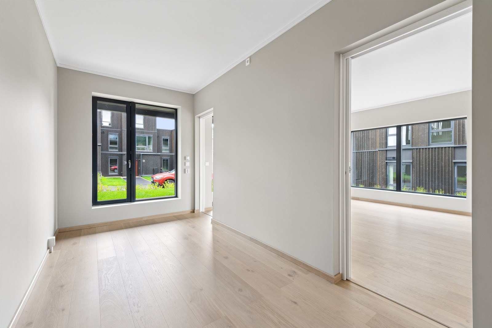 Soverom med to skyvedører fra stue Galleribilde