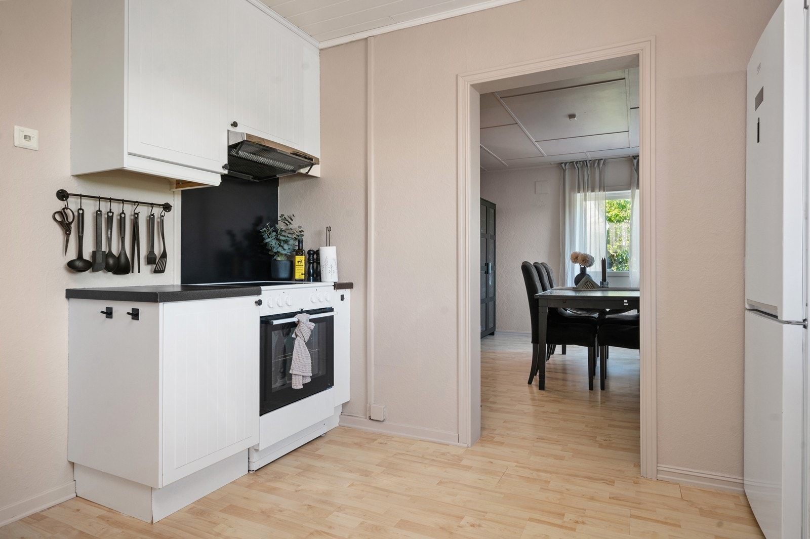 Her er det kjøkkenventilator med avtrekk ut Galleribilde