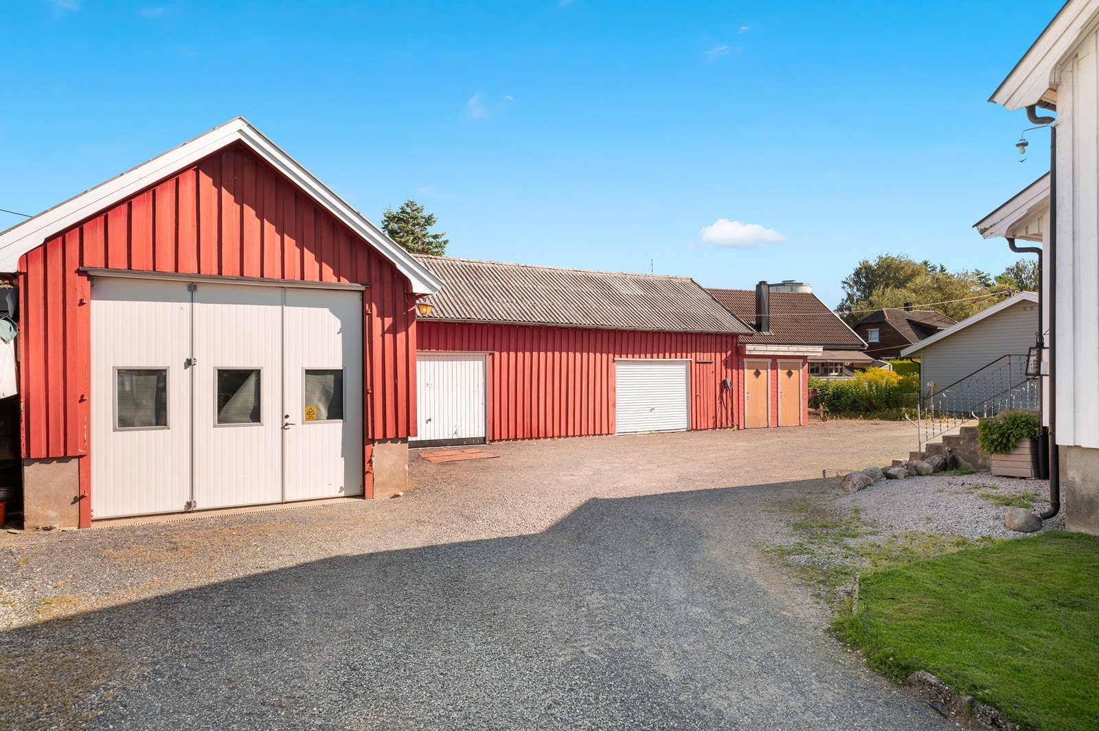 Stor garasje med flere bruksmuligheter Galleribilde