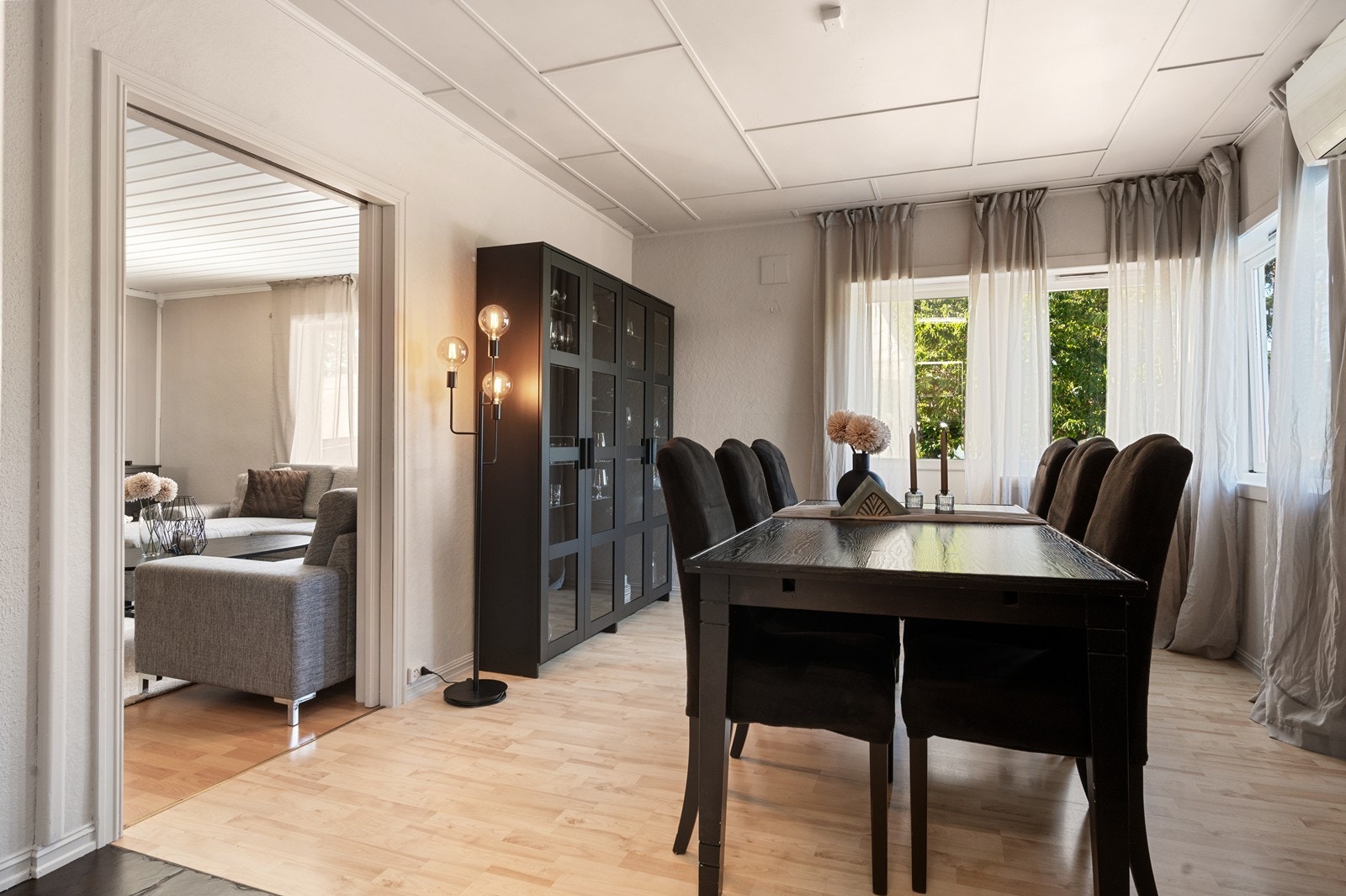 Her passer det fint inn med langbord Galleribilde