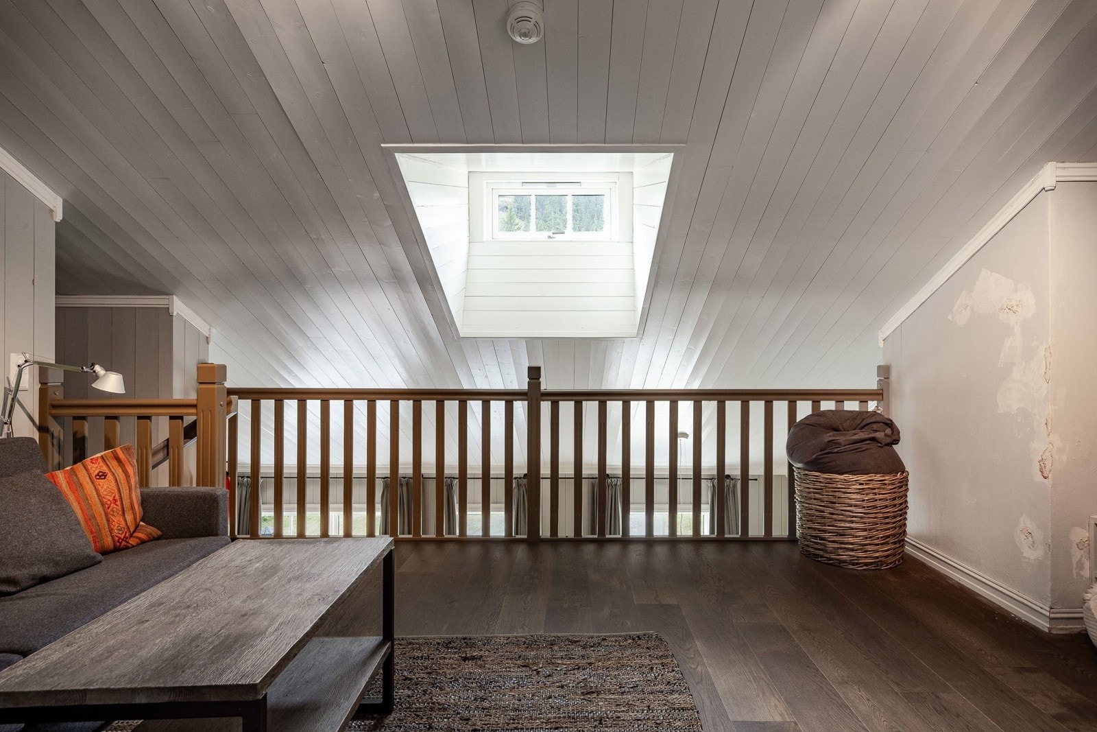 Også loftsstua har godt med naturlig lys. Galleribilde