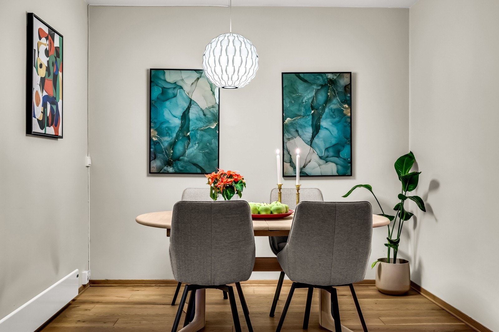 God plass til spisebord i egen sone Galleribilde