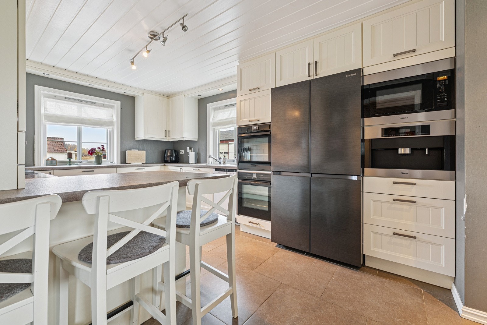 Kjøkkenet i hovedhuset, pusset opp i 2012 Galleribilde